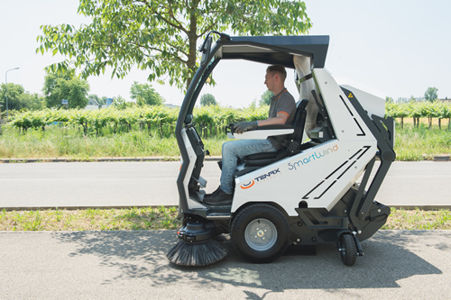 Oinezkoen guneetarako SMARTWIND erratz-makina elektrikoa, operadore batek gidatua