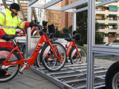 Semiremolque para transportar y posicionar bicis comodamente PORTABICIS de aluminio